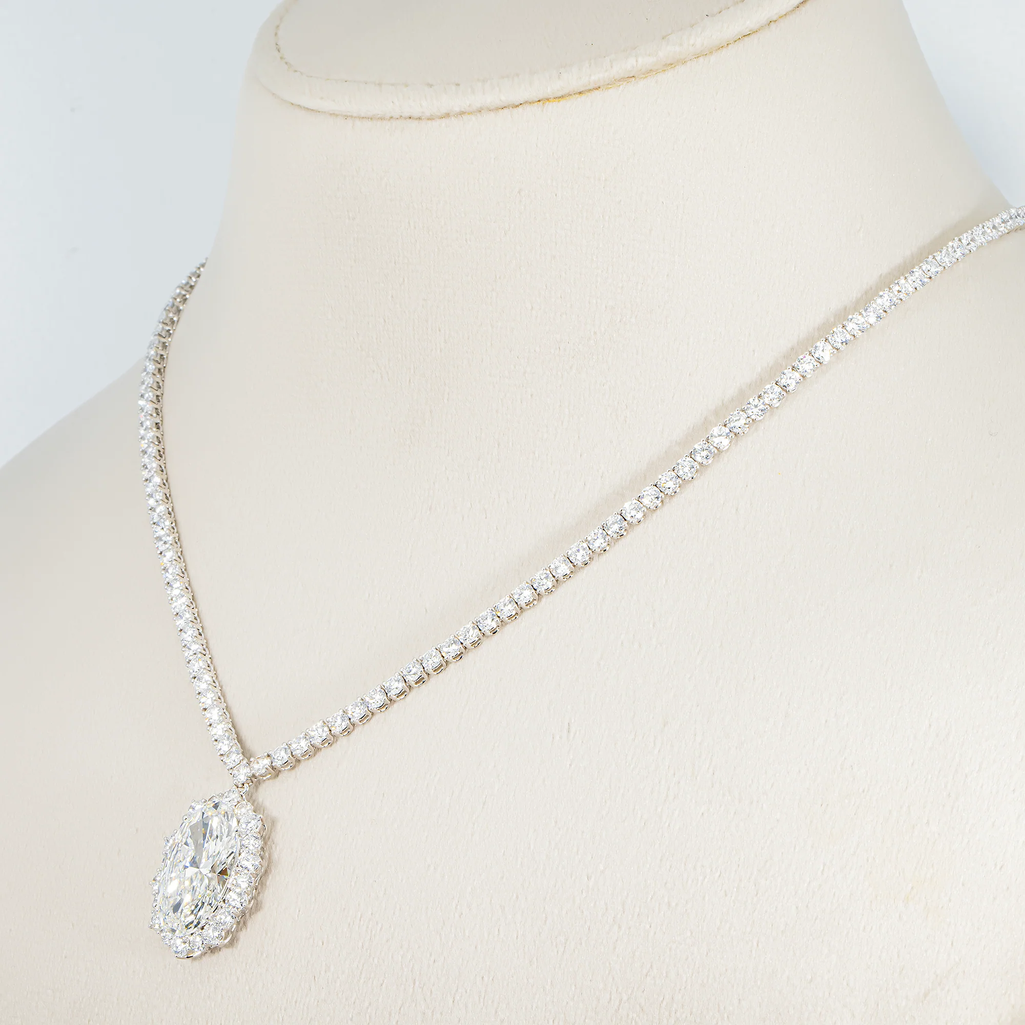 IGI 18K White Gold Oval Cut Diamond Necklace 19.8ct - Image 2