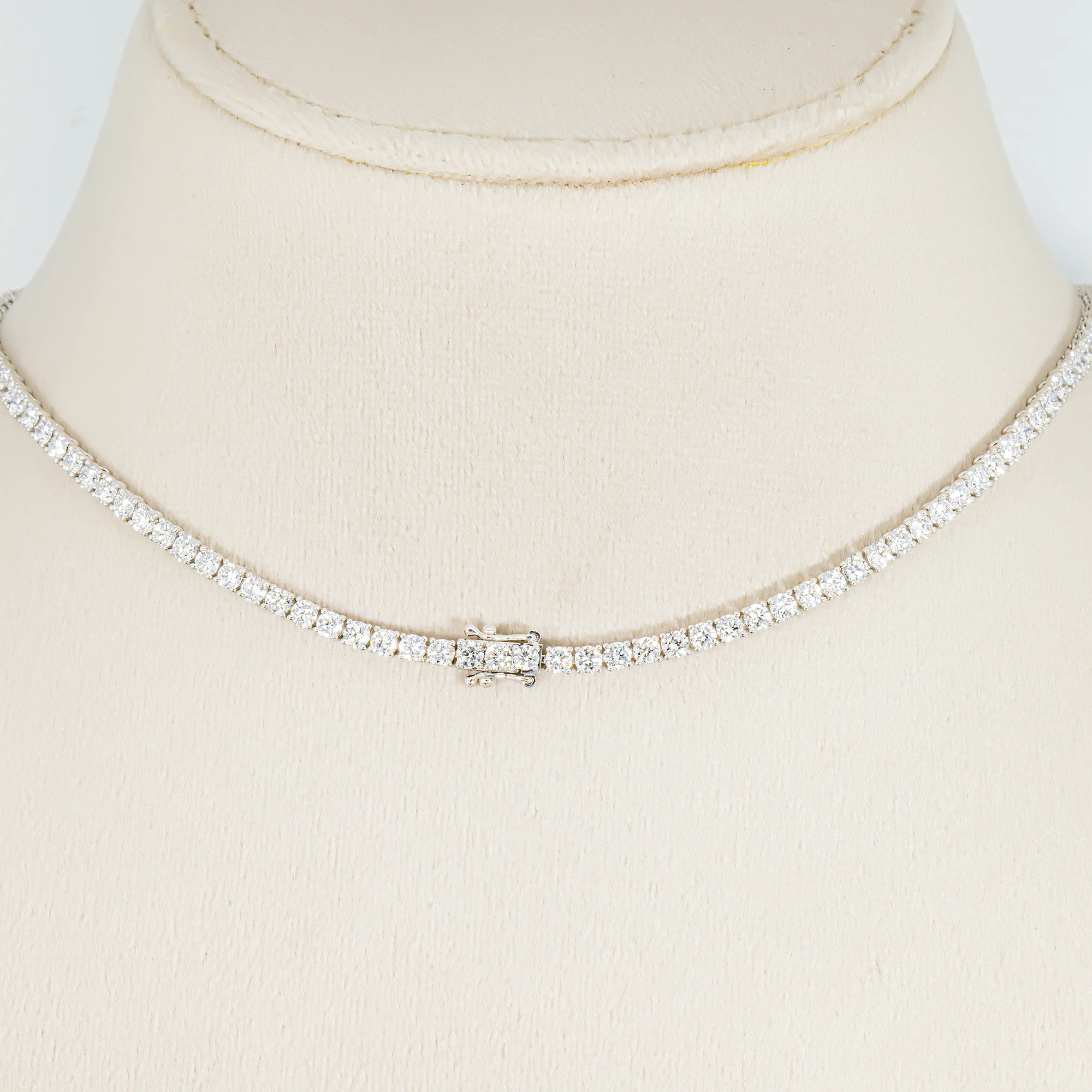 IGI 18K White Gold Oval Cut Diamond Necklace 19.8ct - Image 3