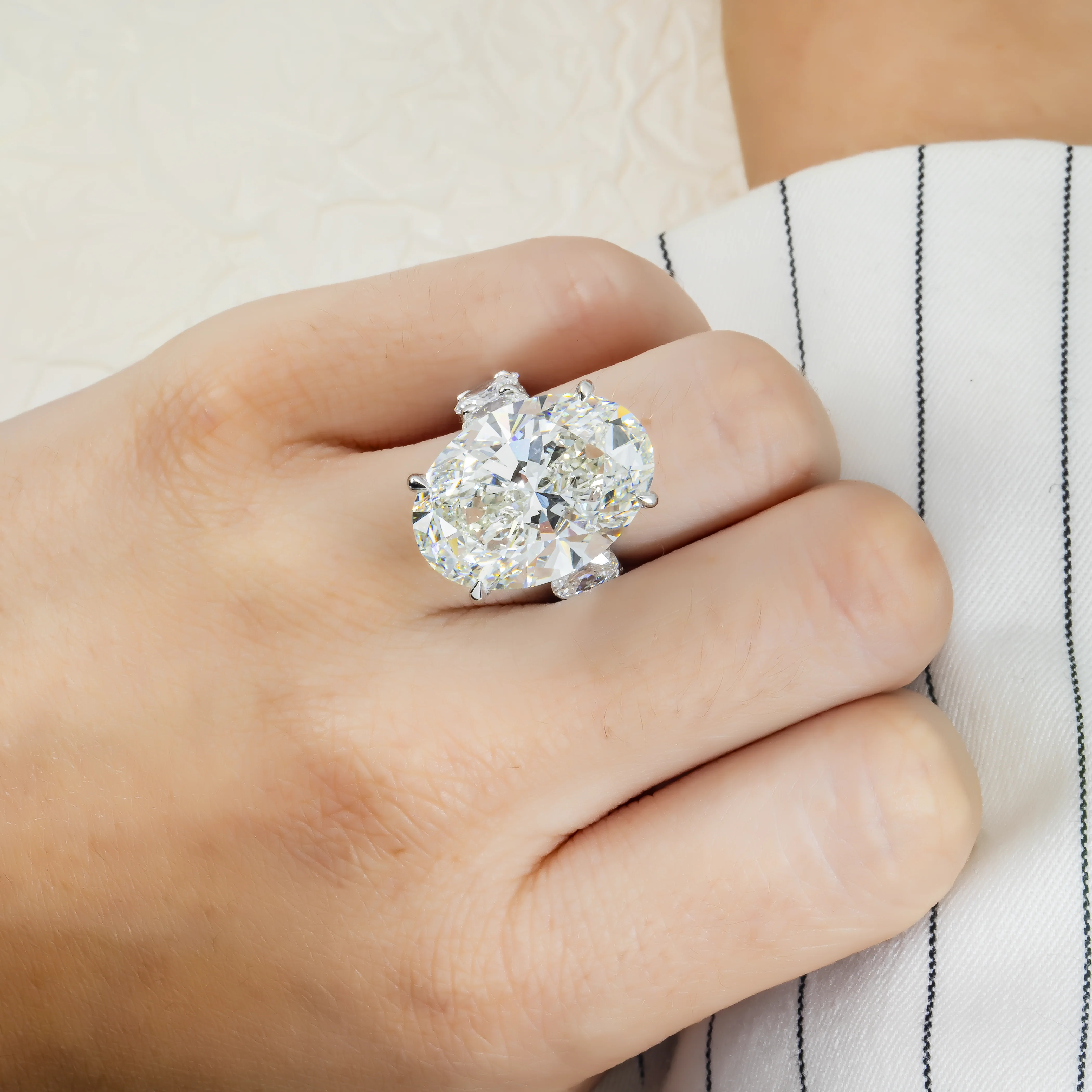 Platinum 22.10ct Oval Cut Diamond Engagement Ring 30.51ctw - Image 3