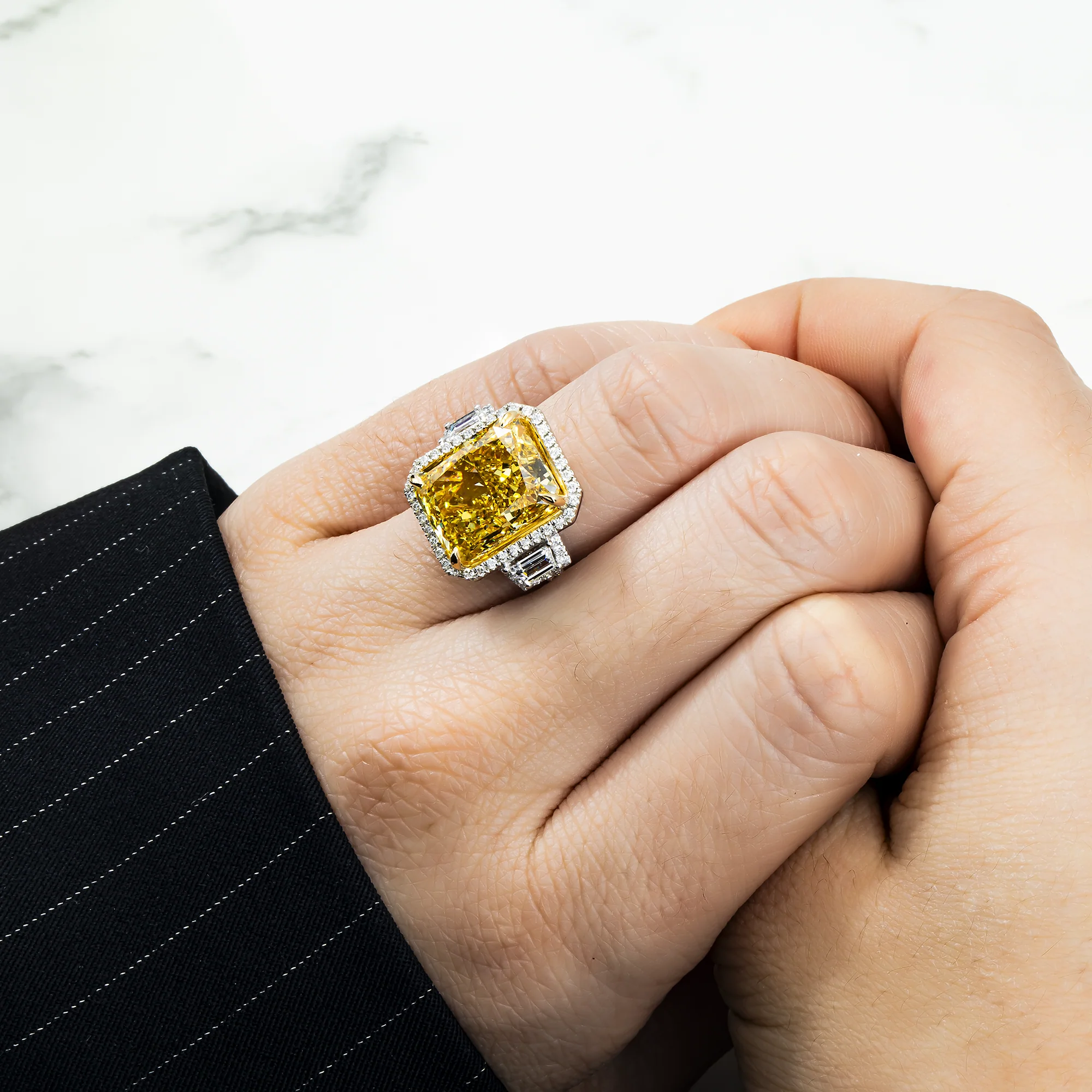 Platinum 12.65ct Radiant Cut Fancy Vivid Yellow Diamond Ring 15.41ctw - Image 2