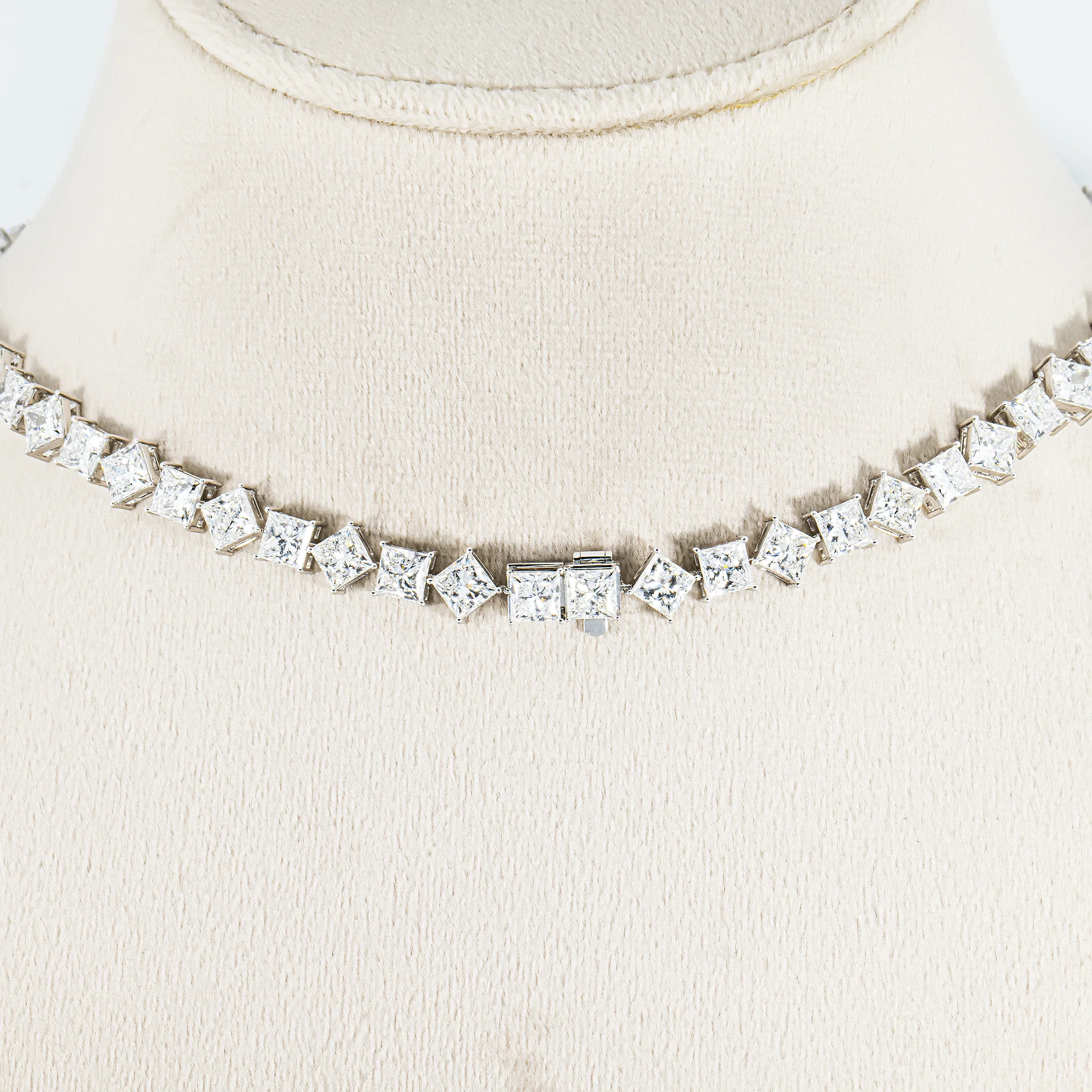 "The Heiress's Heirloom" -18K White Gold Fancy Pink Emerald & Princess Diamond Drop Necklace 55.17ct - Image 4