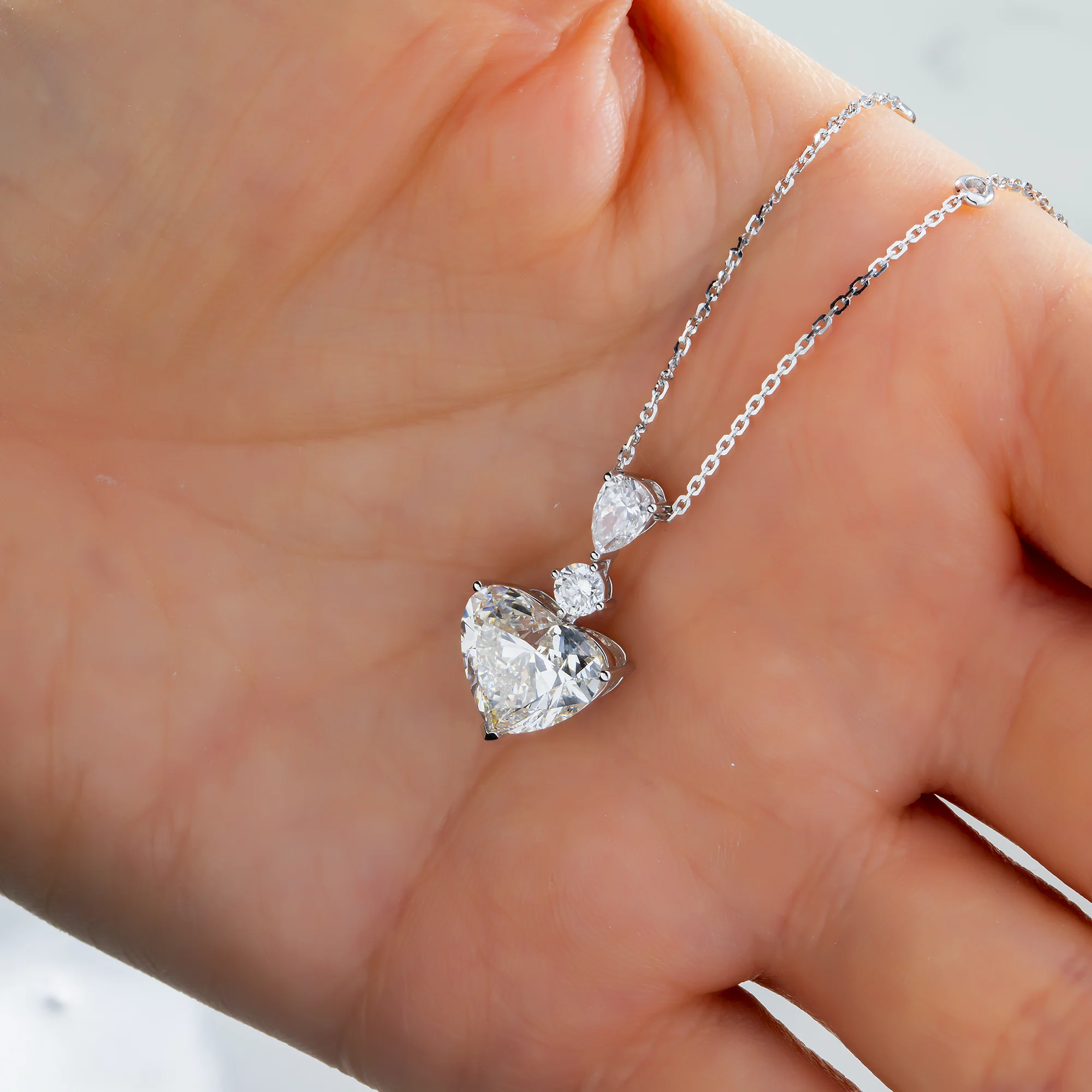 White Gold Heart Diamond Pendant Necklace 4.79ct - Image 2
