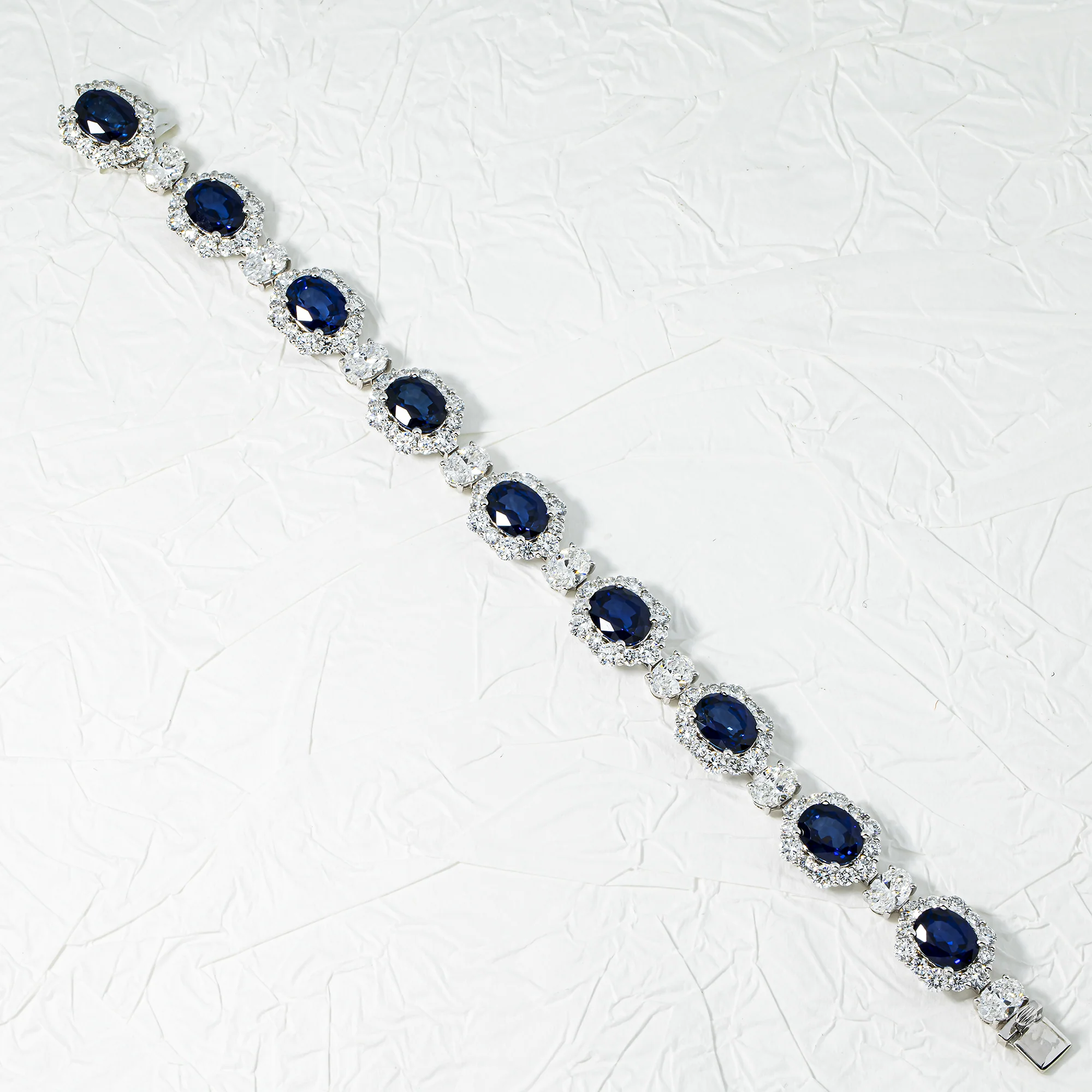 White Gold Oval Cut Sapphire & Diamond Bracelet 36.29ct - Image 3