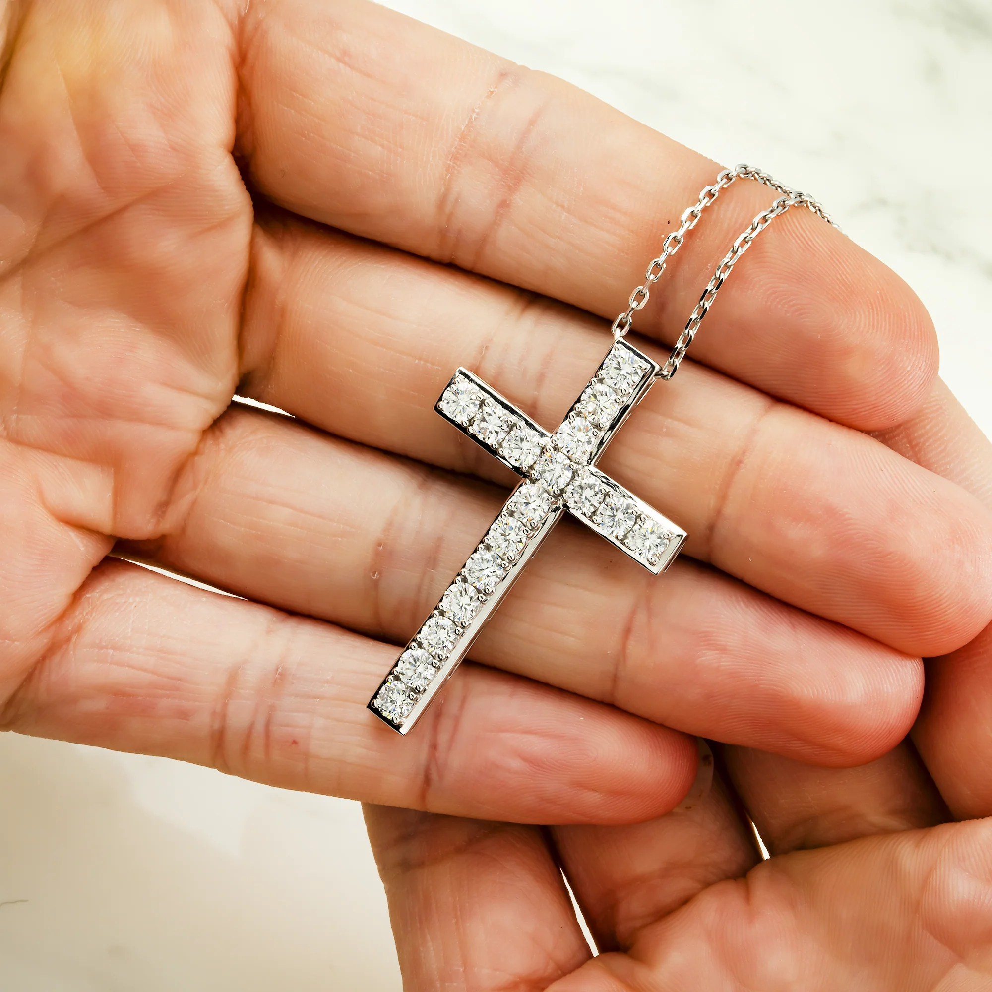White Gold Roud Diamond Cross Pendant & Chain Necklace 2.48ct - Image 2